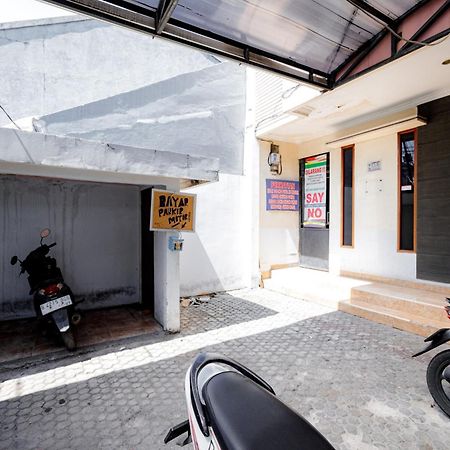J&B Rooms Tomang Jakarta Mitra Reddoorz Exterior photo